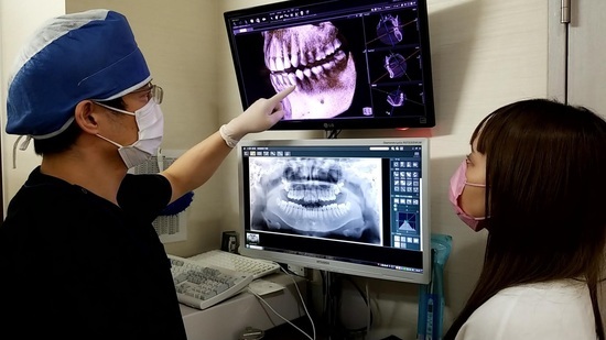 20210909レントゲン説明風景_コピー